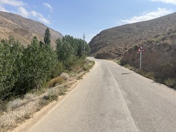 ادامه عملیات اجرایی شبکه برق رسانی به محور گردشگری سرچشمه دیباج دامغان آغاز شد