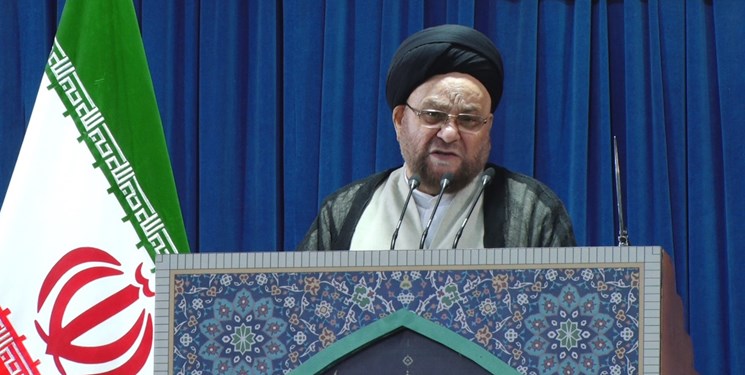 امام جمعه موقت اصفهان: ایستادگی در مقابل ظالمان را باید از امام حسین(ع) آموخت