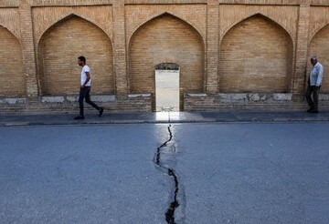 جریان دایمی «زاینده‌رود» تنها علاج «فرونشست‌» اصفهان