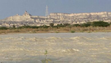 “‌رودخانه سرباز” طغیان کرد/ قطع راه ارتباطی ۳۳ روستای حوزه کاجو و ساربوک + فیلم