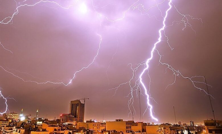 هواشناسی ایران ۱۴۰۲/۰۵/۰۴؛ هشدار فعالیت سامانه بارشی در ۱۰ استان/ افزایش دما در برخی مناطق کشور