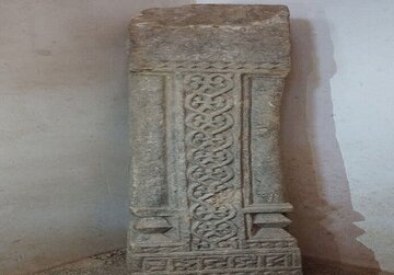 کشف یک سنگ‌ نگاره باستانی در شهرستان نایین