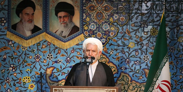 امام جمعه همدان: کثرت جبهه باطل نباید مانع از حق‌گویی شود