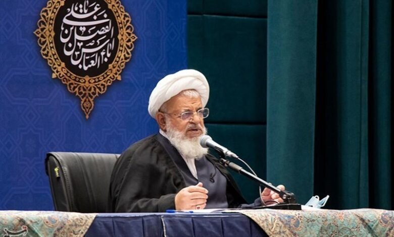 امام جمعه یزد: همه در برابر حفاظت از انقلاب اسلامی مسئول هستیم