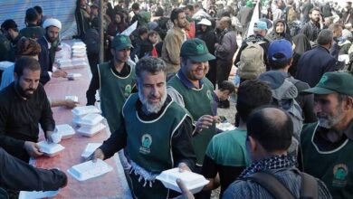 خدمت‌رسانی آستان قدس به زائران اربعین/ برپایی ۹۰ موکب اربعین در ایران و عراق