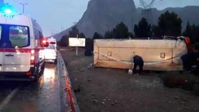 واژگونی مینی‌بوس در محور بهارستان-اصفهان ۱۳ مجروح بر جای گذاشت