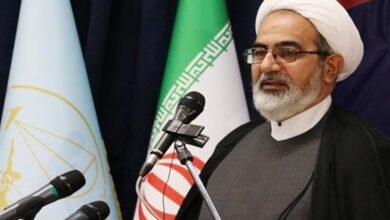 پورخاقان: پلیس در اغتشاشات “بدترین دشنام‌ها” را شنید/ نیروهای نظامی و بسیجی قراردادهای میلیاردی ندارند‌