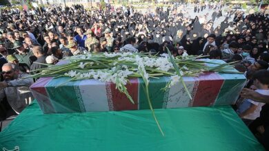 پیکر مطهر شهید گمنام بر دستان همدانی‌ها تشییع شد + تصویر