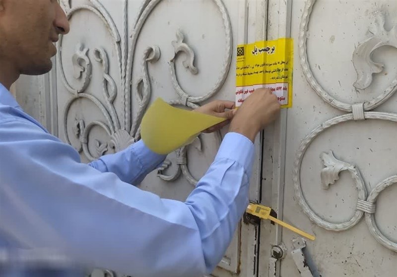 کشف ۱۰ تن مواد غذایی فاسد در کهریزک / ۲ انبار غیرمجاز پلمب شد