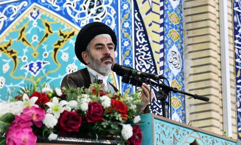 امام جمعه ارومیه: رفع مشکلات جامعه با تکیه بر روحیه دفاع مقدس محقق می‌شود