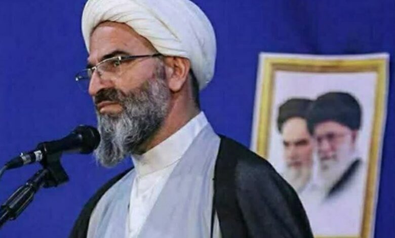 امام جمعه سمنان: دشمنان برای نفوذ در افکار جوانان کشورمان برنامه‌ریزی کردند