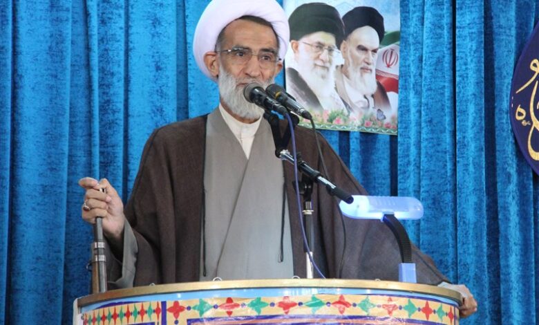 امام جمعه شهرکرد: جامعه‌ باحجاب قطعا ‌موانع سقوط را از پیش پای خود برداشته است