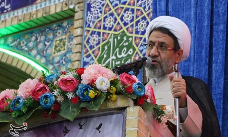 امام جمعه کرمان: امت اسلام در کنار هم با اتحاد و همدلی با دشمن مشترک می‌جنگند