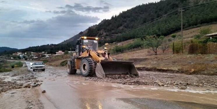 بازگشایی جاده ارتباطی ۱۲ روستای سیل‌زده مشگین‌شهر