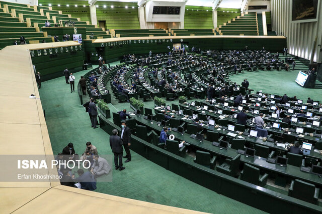 لزوم بازنگری در حقوق و مزایای کارگران و کارکنان دولت 