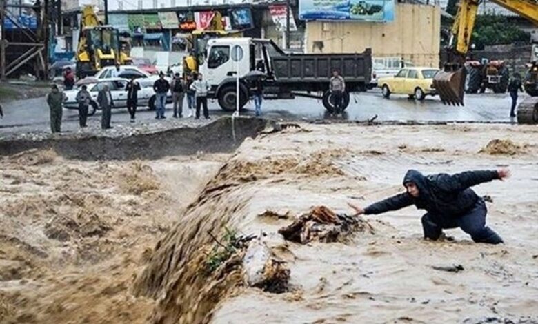 نیروها و خودروهای امدادی شهرداری رشت به شهرستان آستارا اعزام شدند