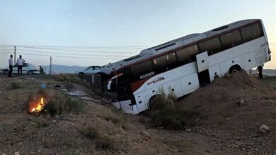 ۱۸ مصدوم و یک فوتی در حادثه برخورد مینی‌بوس و اتوبوس در یزد