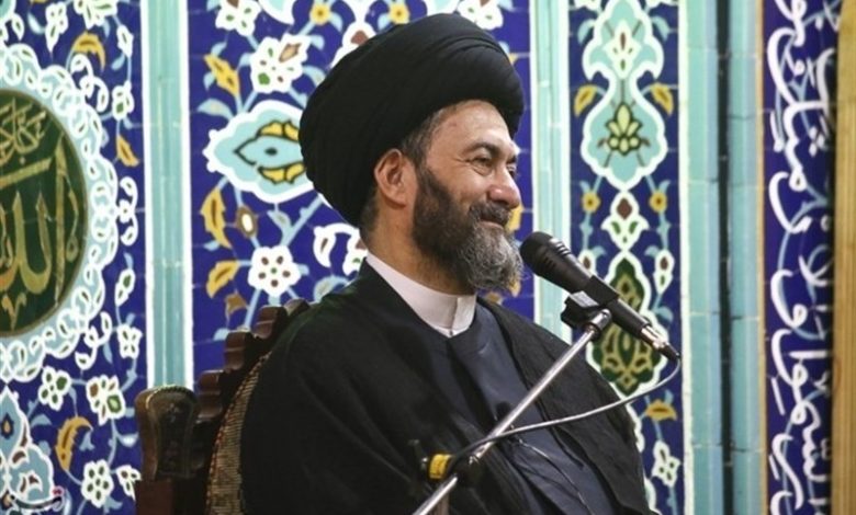 امام جمعه اردبیل: آمریکایی‌ها از‌ اتاق جنگ اسرائیل دستور بمباران می‌دهند/ حمله به بیمارستان کمر بشریت را شکست