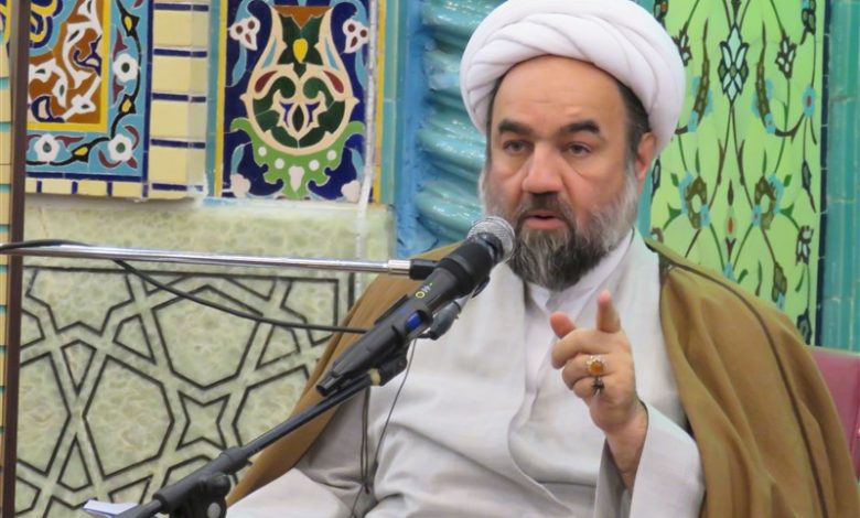 امام جمعه زاهدان اعلام کرد: ‌”آب و ‌راه‌” ‌۲ اولویت مهم سیستان و بلوچستان