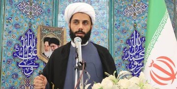 امام جمعه شهر شهید چمران:بی تدبیری وزارت آموزش و پروش عامل تعطیلی 150 کلاس درس مقطع ابتدایی در بندرماهشهر است