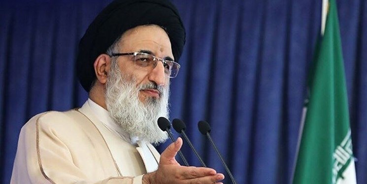 امام جمعه کرج: حضور جوانان نخبه در میدان از دستاوردهای انقلاب اسلامی است