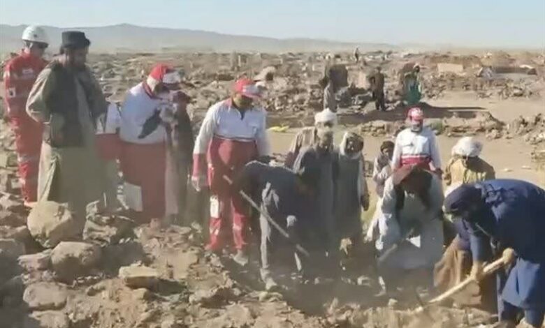 امدادرسانی ۱۰ تیم هلال احمر خراسان رضوی به زلزله‌زدگان ۴ روستای افغانستان + تصویر