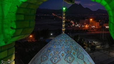 اهتزاز پرچم عزا بر فراز گنبد مسجد جمکران