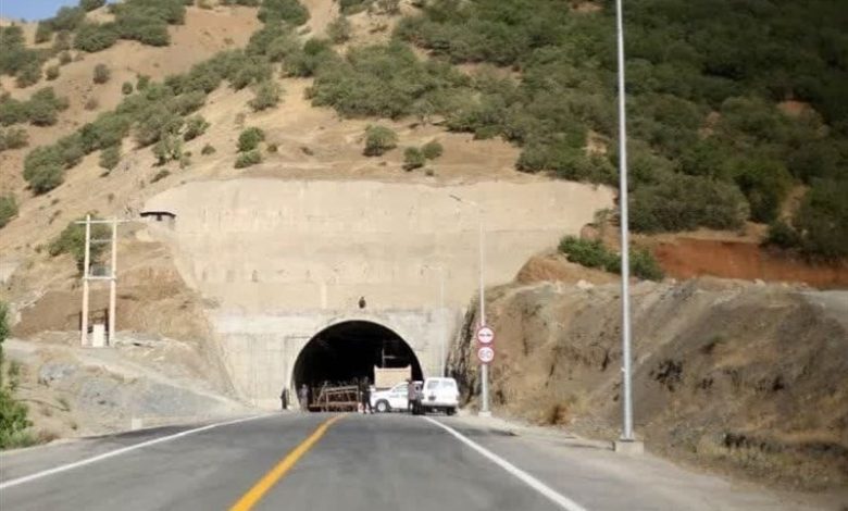 تردد خودروهای سنگین از جاده سنندج ـ مریوان در ساعات ممنوعه+ فیلم