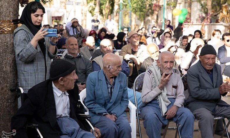 سالمندی جمعیت ابرچالش کشور است/نیمی از منابع بیمه کشور صرف سالمندان می‌شود