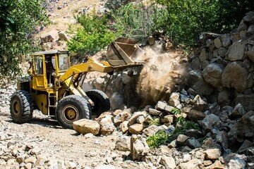 ضرورت پای کار بودن دستگاهای خدمات رسان هنگام بروز بحران‌/لایروبی مسیل های شهرستان صحنه انجام شد