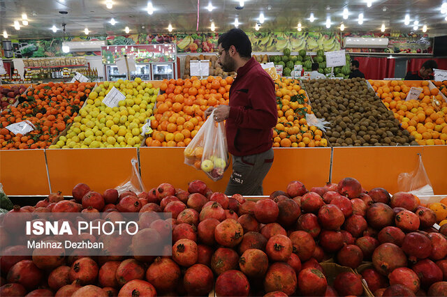 قیمت‌های مناسب در بازار میوه و صیفی/ برای تامین میوه‌های شب یلدا مشکلی نداریم