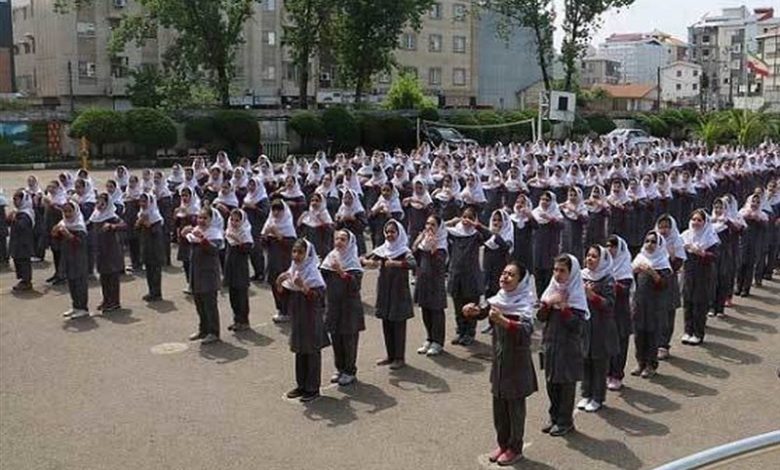 همدردی دانش‌آموزان زاهدانی با کودکان فلسطینی/ طنین شعار «مرگ بر اسرائیل» در مدارس + فیلم