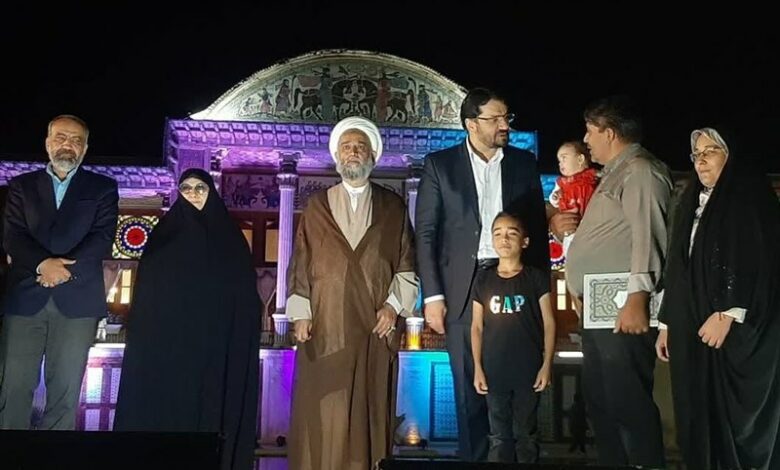 واگذاری ۲۲۳۴ قطعه زمین جوانی جمعیت در استان فارس/ اهدای یک ‌آپارتمان به خانواده طلبه دارای چهارقلو