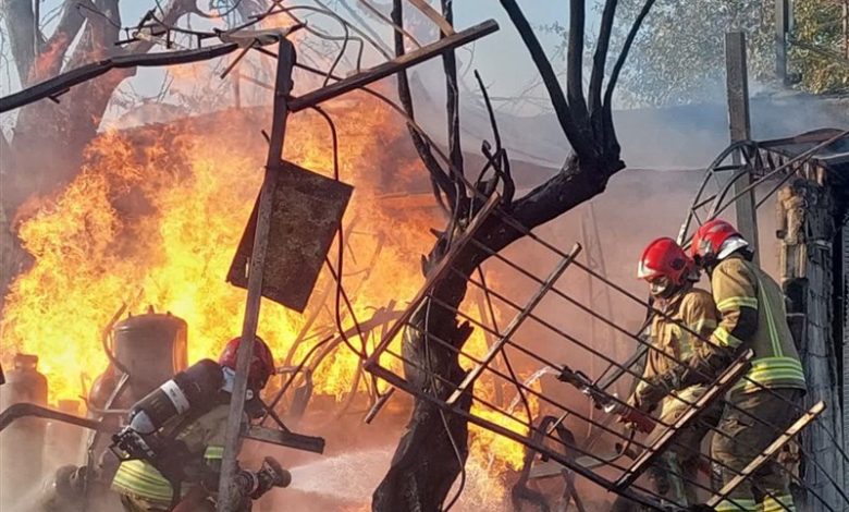 پای یک نفر پس انفجار محمدشهر در میدان تره‌بار قطع شد