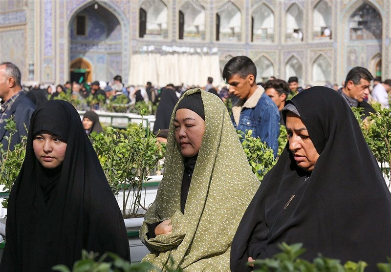 اظهارات زیبای بانوی بودایی پس از گرویدن به دین اسلام/ ‌دوست دارم قلبم نزدیک امام رضا باشد + فیلم و تصاویر