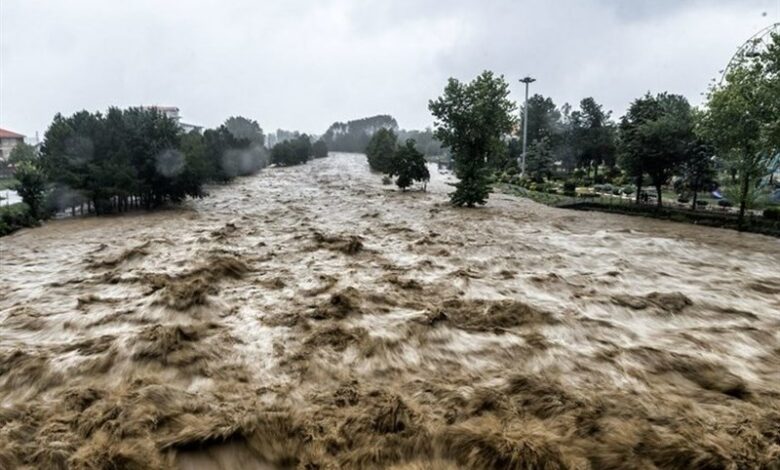 امدادرسانی هلال احمر به ۸۰خودروی گرفتار سیل در مازندران