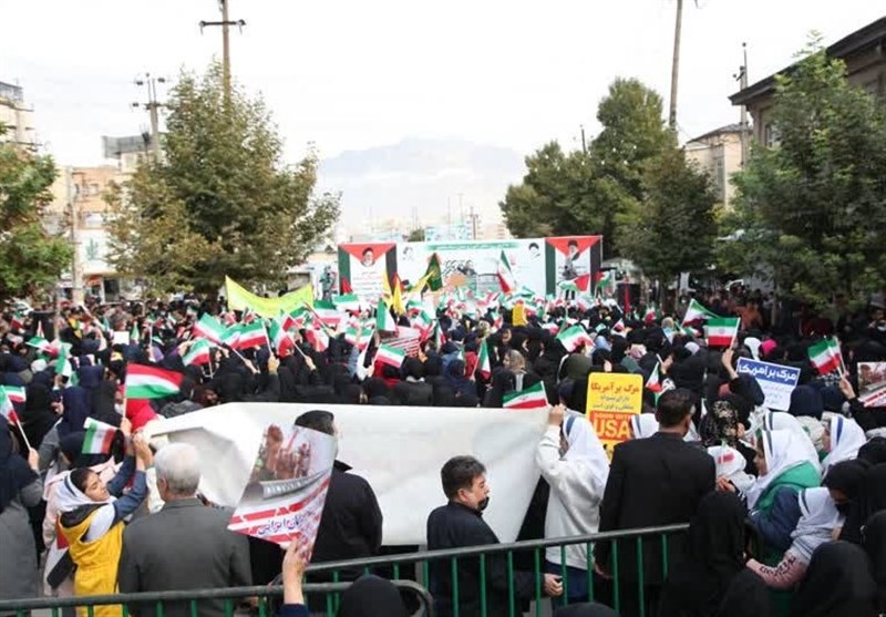 حماسه حضور کرمانشاهیان در یوم‌الله ۱۳ آبان/ طنین فریاد‌‌ «مرگ بر آمریکا» و «مرگ بر اسرائیل» + فیلم