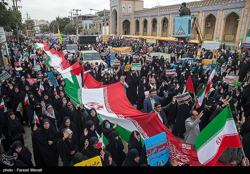 حماسه حضور کرمانشاهیان در یوم‌الله ۱۳ آبان/ طنین فریاد‌‌ «مرگ بر آمریکا» و «مرگ بر اسرائیل» + فیلم