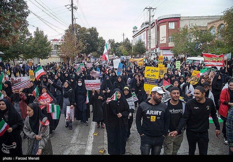 حماسه حضور کرمانشاهیان در یوم‌الله ۱۳ آبان/ طنین فریاد‌‌ «مرگ بر آمریکا» و «مرگ بر اسرائیل» + فیلم