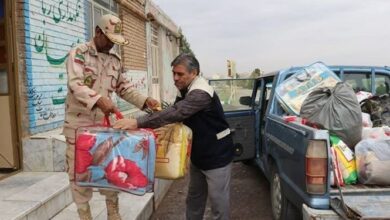 دست یاری مرزبانان هنگ مرزی تایباد به زلزله زدگان افغانستانی