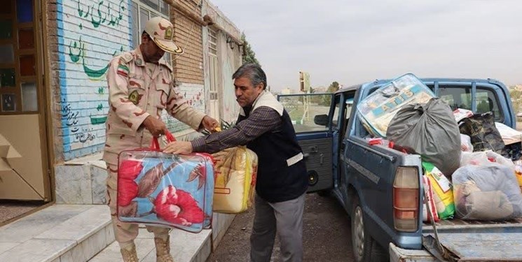 دست یاری مرزبانان هنگ مرزی تایباد به زلزله زدگان افغانستانی