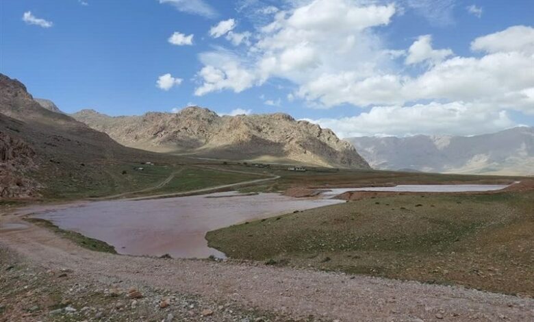 راه‌های روستایی مناطق سیل‌زده نور باز است/تلاش برای یافتن خودروهای گرفتار در سیل