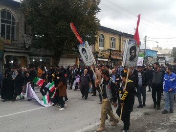 راهپیمایی «١٣ آبان ماه» با حضور پرشور مردم کرمانشاه برگزار شد