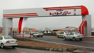 صنعت خودروی ایران رقابت پذیر نیست