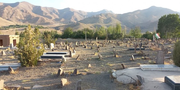 قبرستانی عجیب و دیدنی در روستای طره نطنز