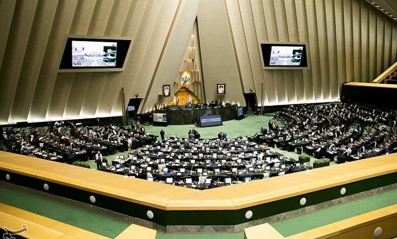 مصوبه مجلس برای افزایش سقف حقوق کارکنان مشاغل حساس و خاص