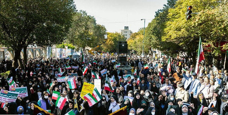 نماینده مجلس: مردم در راهپیمایی فردا نفرت خود از آمریکا را نشان دهند