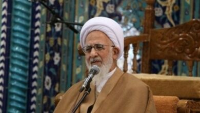 آیت‌الله جوادی آملی: انسان غیرتمند به کشور دیگر اجازه ورود به حریم خود را نمی‌دهد