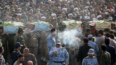 استقبال از پیکر ۴ ‌شهید‌ گمنام در همدان/ تشییع لاله‌های فاطمی در پایگاه سوم شکاری نوژه + تصویر