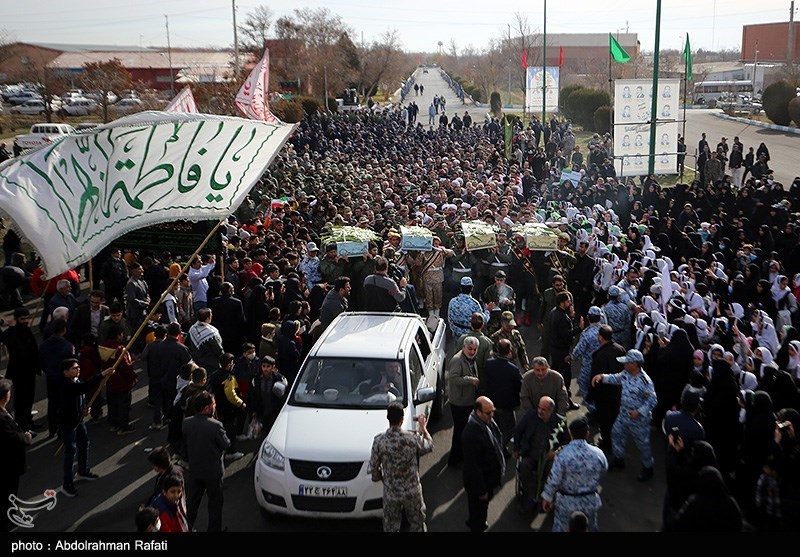 استقبال از پیکر ۴ ‌شهید‌ گمنام در همدان/ تشییع لاله‌های فاطمی در پایگاه سوم شکاری نوژه + تصویر